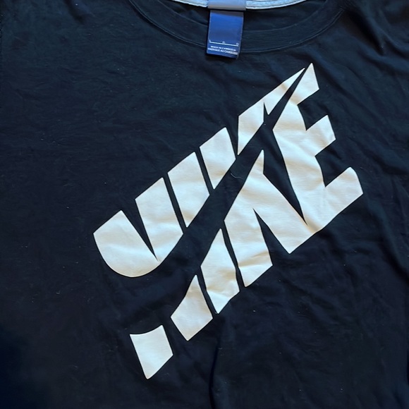 Nike tee - Picture 2 of 4